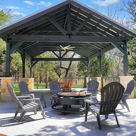 Fox Hollow - Tiny Home With Cypress Creek Access, Park Like Setting วิมเบอร์ลีย์ ภายนอก รูปภาพ