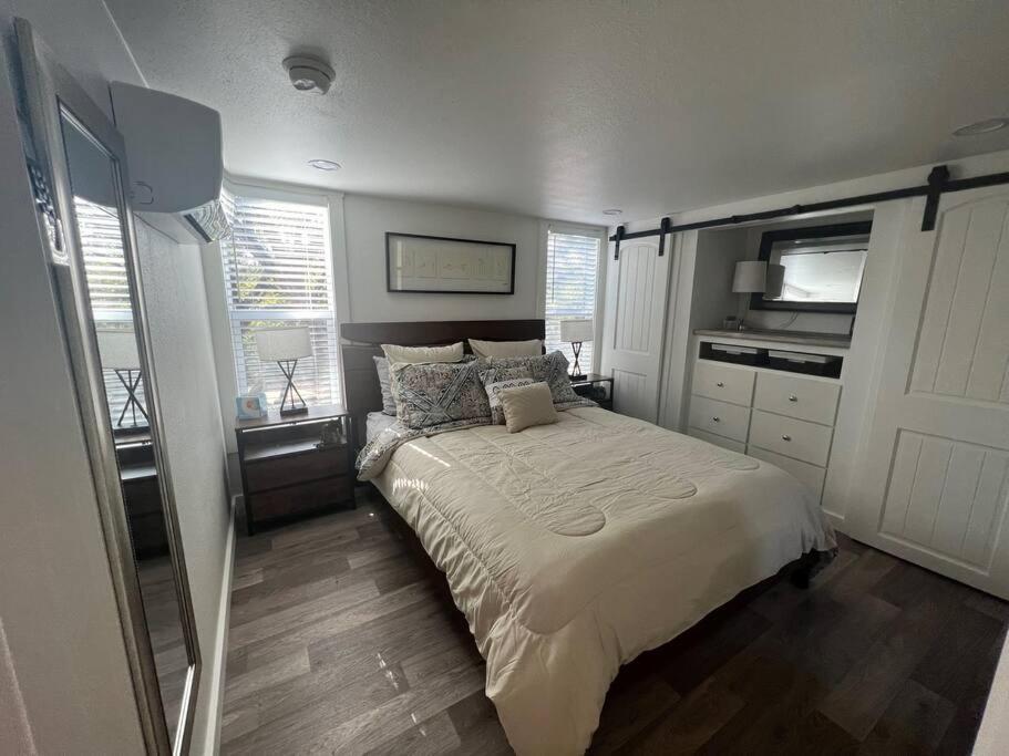 Fox Hollow - Tiny Home With Cypress Creek Access, Park Like Setting วิมเบอร์ลีย์ ภายนอก รูปภาพ