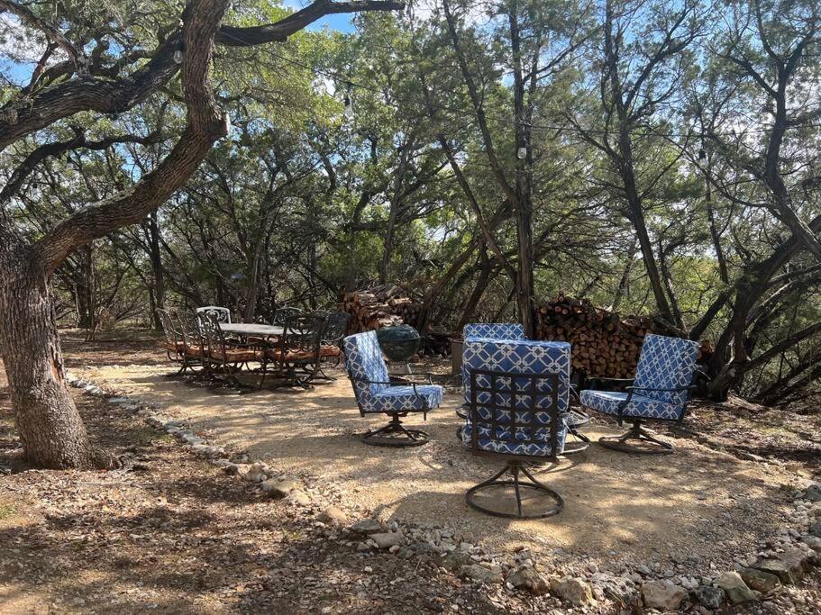 Fox Hollow - Tiny Home With Cypress Creek Access, Park Like Setting วิมเบอร์ลีย์ ภายนอก รูปภาพ